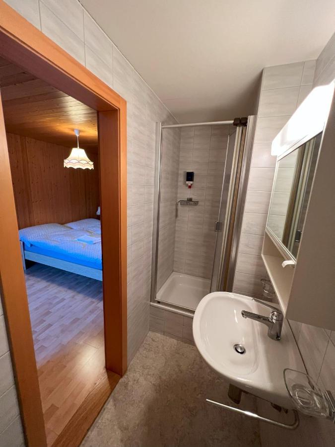 Hotel Jaeger Муртен Экстерьер фото